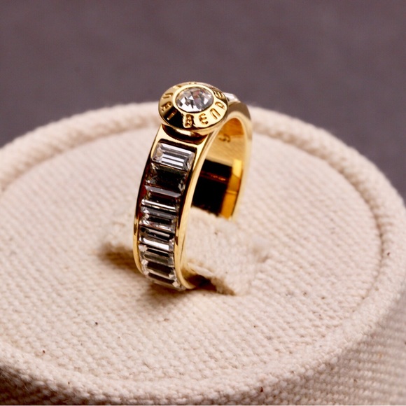Henri Bendel iconic Ring - Picture 2 of 4